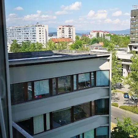 Corner Tower // Prijetno Stanovanje Za 4 Osebe + Free Parking
